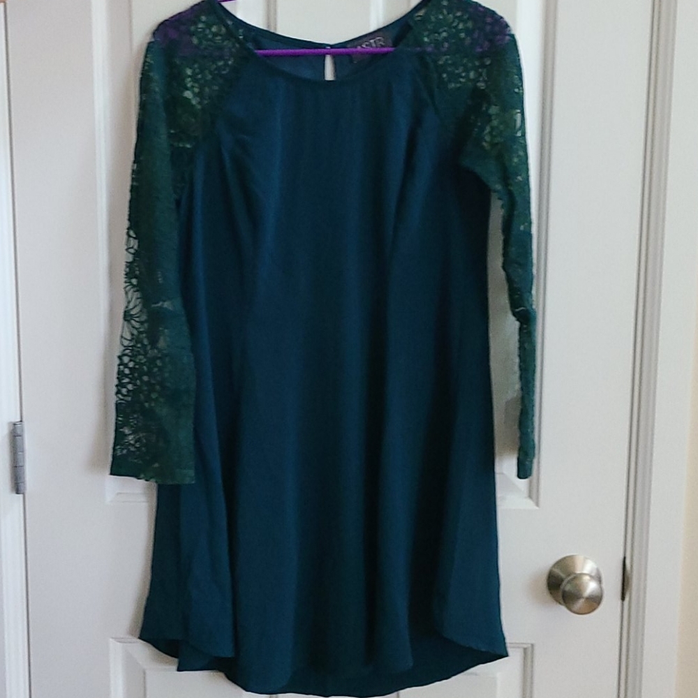 ASTR green lace long sleeve dress